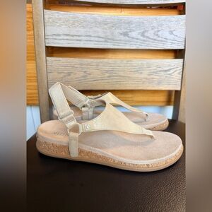 Vionic Kirra II Wedge Sandal size 8